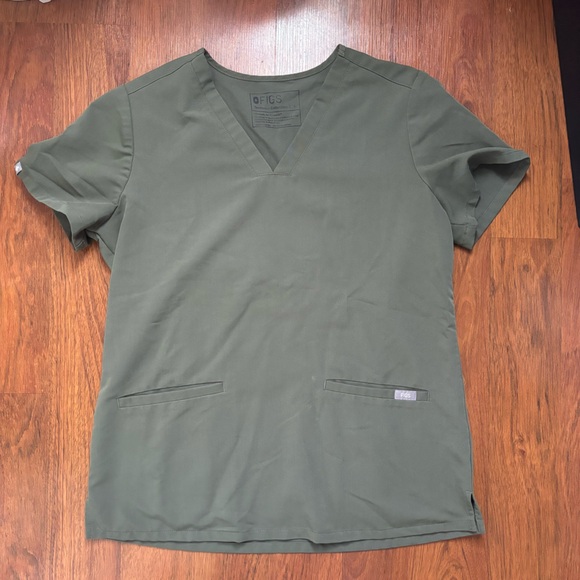 Olive green scrub top - Picture 1 of 4
